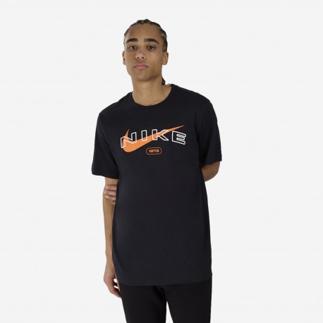 Nike T-shirt Essential Club Tee FV5711 010